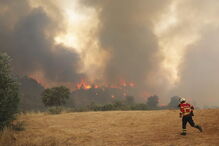 Fogo em Monchique não dá tréguas a populares e bombeiros