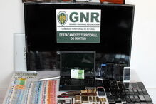 Material apreendido a traficantes no Montijo