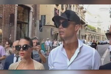 2018-08-08_11_31_49 Cristiano Ronaldo cercado por fãs durante visita a Milão.jpg
