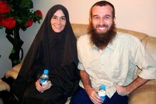 Amanda e Nigel logo após serem libertados na Somália