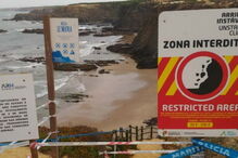 Praia em perigo de derrocada junto à Zambujeira do Mar