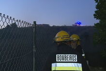 Incêndio em Oeiras combatido por 143 bombeiros