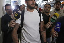 Stefano Sturaro chegou esta sexta-feira a Lisboa e disse estar “muito feliz” 