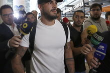 Stefano Sturaro chegou esta sexta-feira a Lisboa e disse estar “muito feliz” 