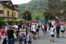 Ronaldo leva pequena vila à loucura	