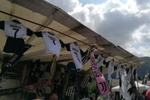 Ronaldo leva pequena vila à loucura	