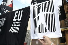 Ronaldo leva pequena vila à loucura	