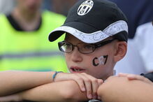 Ronaldo leva pequena vila à loucura	