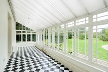 Mansão milionária vendida a rifas