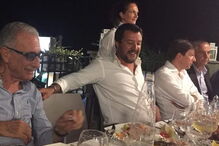 Presença de ministro do Interior italiano em festa após colapso de ponte gera revolta