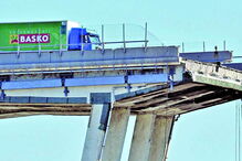 Camião escapou por escassos metros na ponte de Génova