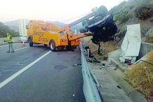 Carro galgou os rails laterais da via