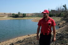 Rui Leitão, dos Bombeiros de Santa Comba Dão, na barragem da Aguieira