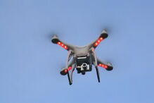 2018-08-22_12_33_20 Drone cai na pista após sobrevoar aeroporto de Lisboa.jpg
