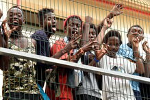 Migrantes entram de forma ilegal em Ceuta 