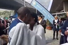 Casal casou debaixo de uma ponte, na Cidade do Cairo