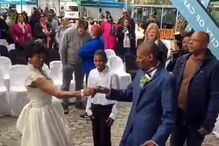 Casal casou debaixo de uma ponte, na Cidade do Cairo