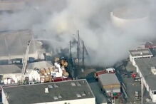 Incêndio deflagrou junto à fábrica da Tesla na Califórnia