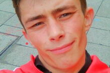 Amigos tiram 'selfie' horas antes de um enterrar o outro vivo