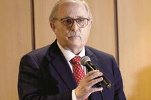 Domingos Almeida Lima vai sentar-se onde habitualmente se senta Vieira 