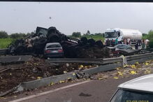 Dois camiões e carro colidem na A1 na Mealhada