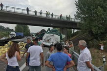 Dois camiões e um carro colidem na A1 na Mealhada