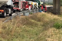 Dois camiões e um carro colidem na A1 na Mealhada