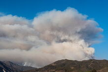 Nuvem de fumo dos incêndios, na Califórnia