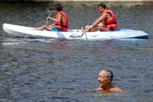 Marcelo na Praia das Rocas, em Castanheira de Pera