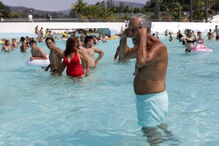Marcelo na Praia das Rocas, em Castanheira de Pera