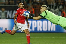 Benfica contra o PAOK no estádio Toumba