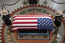 América prestou homenagem a John McCain