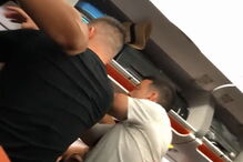 Imagens da confusão a bordo do voo da easyJet