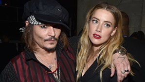 “Este bebé é teu”: Mulher interrompe julgamento para dizer que Johnny Depp é pai da criança 