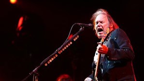 Neil Young exige a retirada das suas músicas do Spotify