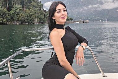 Georgina exibe anel de noivado