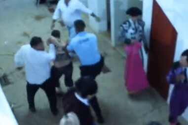 Ativistas interrompem corrida de touros em Albufeira 