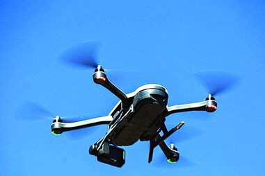 Drone semelhante a este caiu segunda-feira na pista do Aeroporto de Lisboa