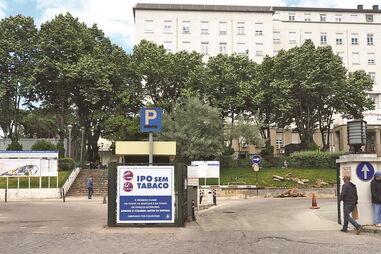 A lista de credores do Instituto Português de Oncologia (IPO) de Lisboa é extensa e há dívidas com mais de 16 anos 