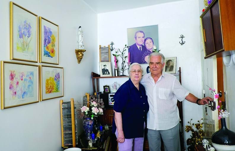 Natália e Eduardo Correia, de 81 e 82 anos, vivem na mesma casa do bairro de Alfama, em Lisboa, há seis décadas  
