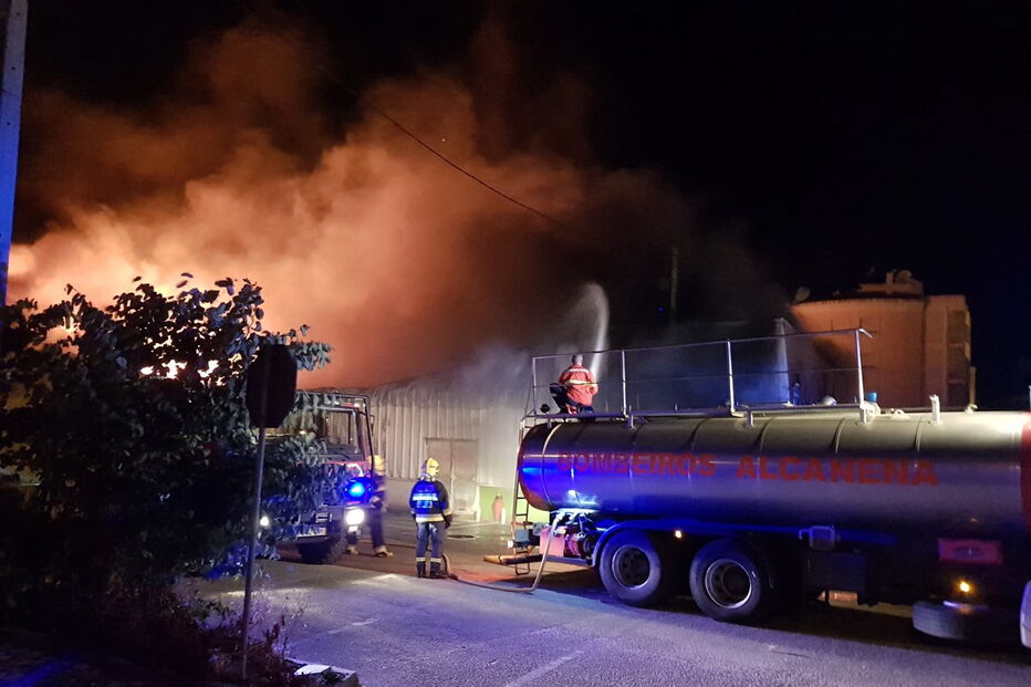 Quatro crianças sobrevivem a incêndio que deflagrou em loja de Santarém