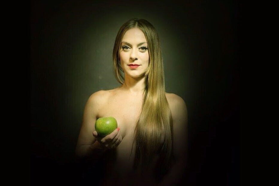 Joana Amaral Dias despiu-se para encarnar Eva