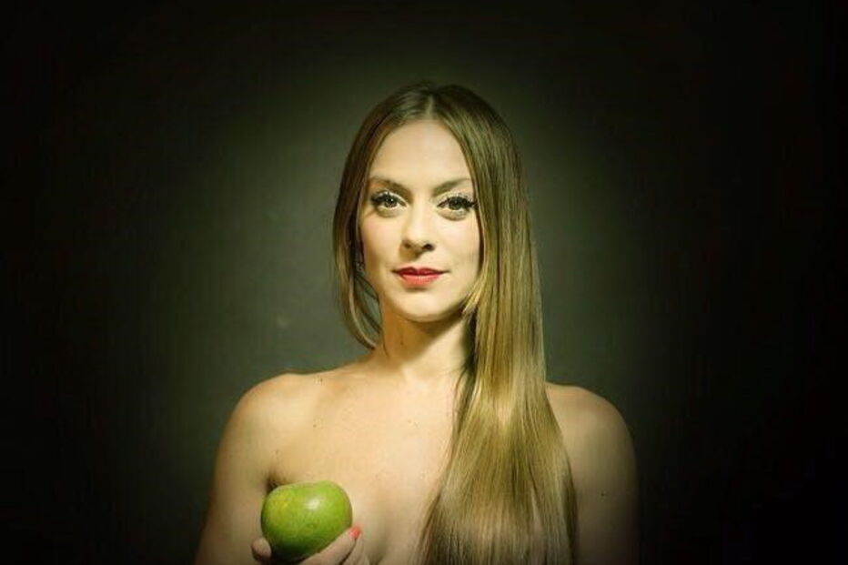 Joana Amaral Dias despiu-se para encarnar Eva