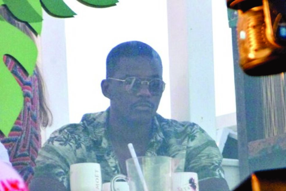 William Carvalho esteve em festa noturna em Vilamoura