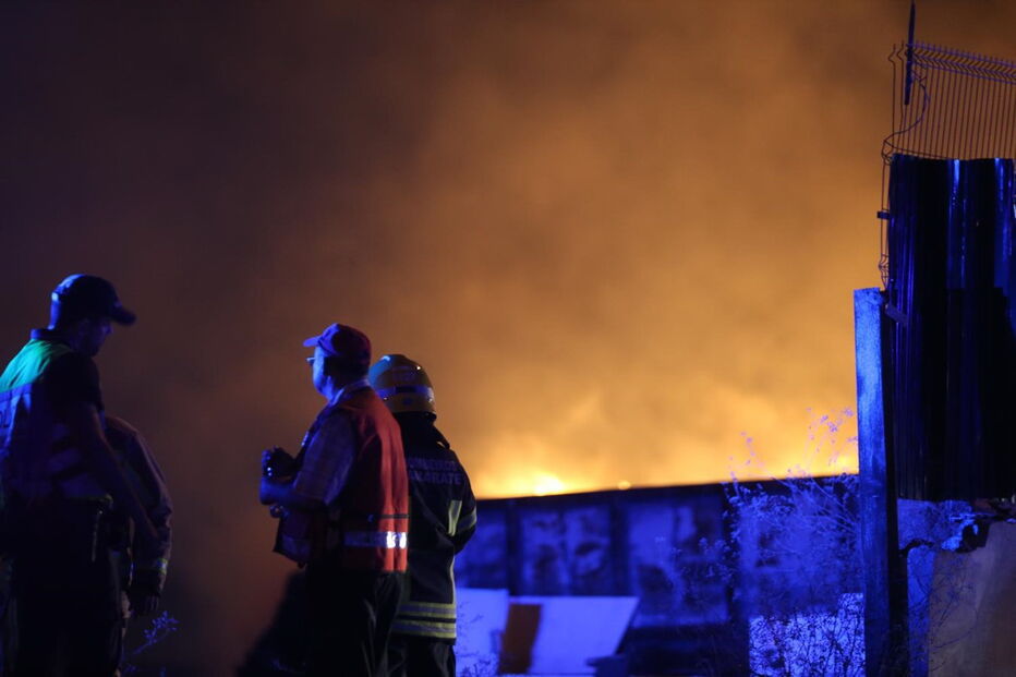 Incêndio em Camarate destruiu armazém e deixou Grande Lisboa debaixo de fumo