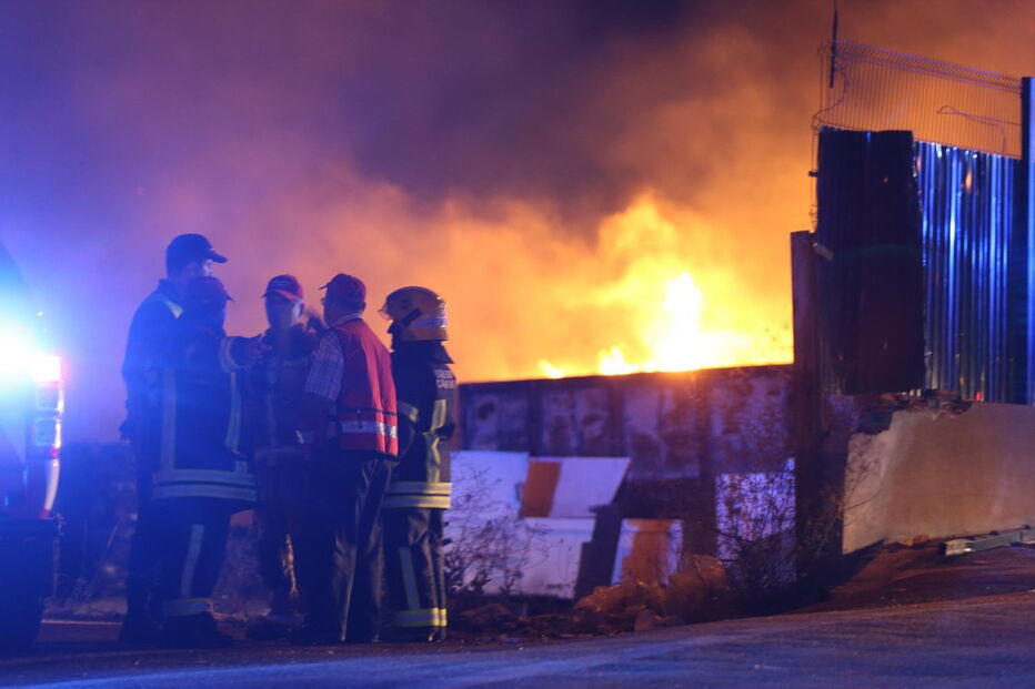 Incêndio em Camarate destruiu armazém e deixou Grande Lisboa debaixo de fumo