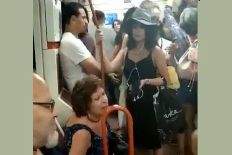 Mulher grita contra imigrante no metro de Madrid