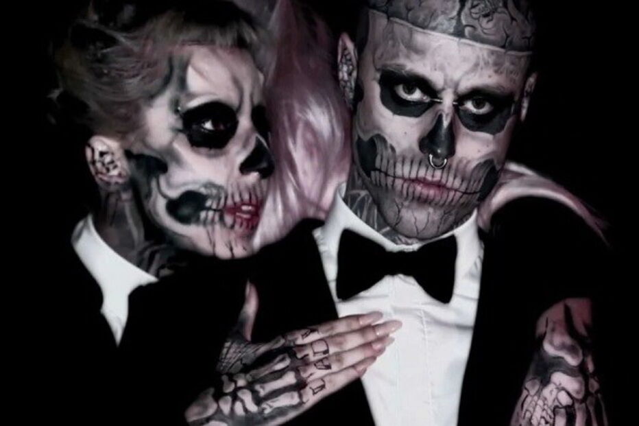 Zombie Boy com Lady Gaga no vídeo de 'Born this Way'.