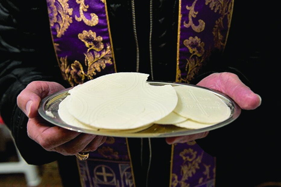 Hóstias usadas em ritual por Padre Gama