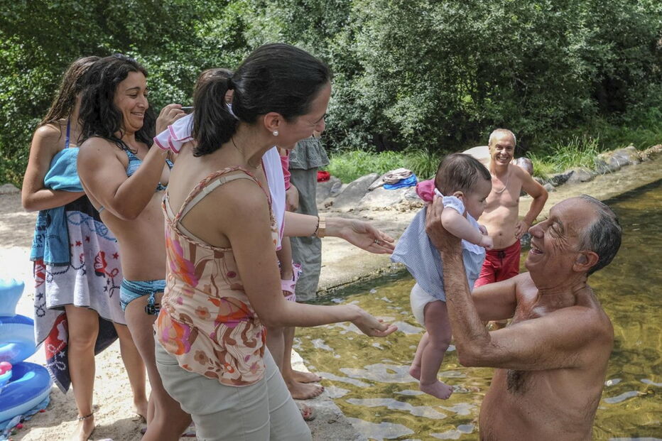 Marcelo Rebelo de Sousa passou pela praia fluvial de Nandufe 